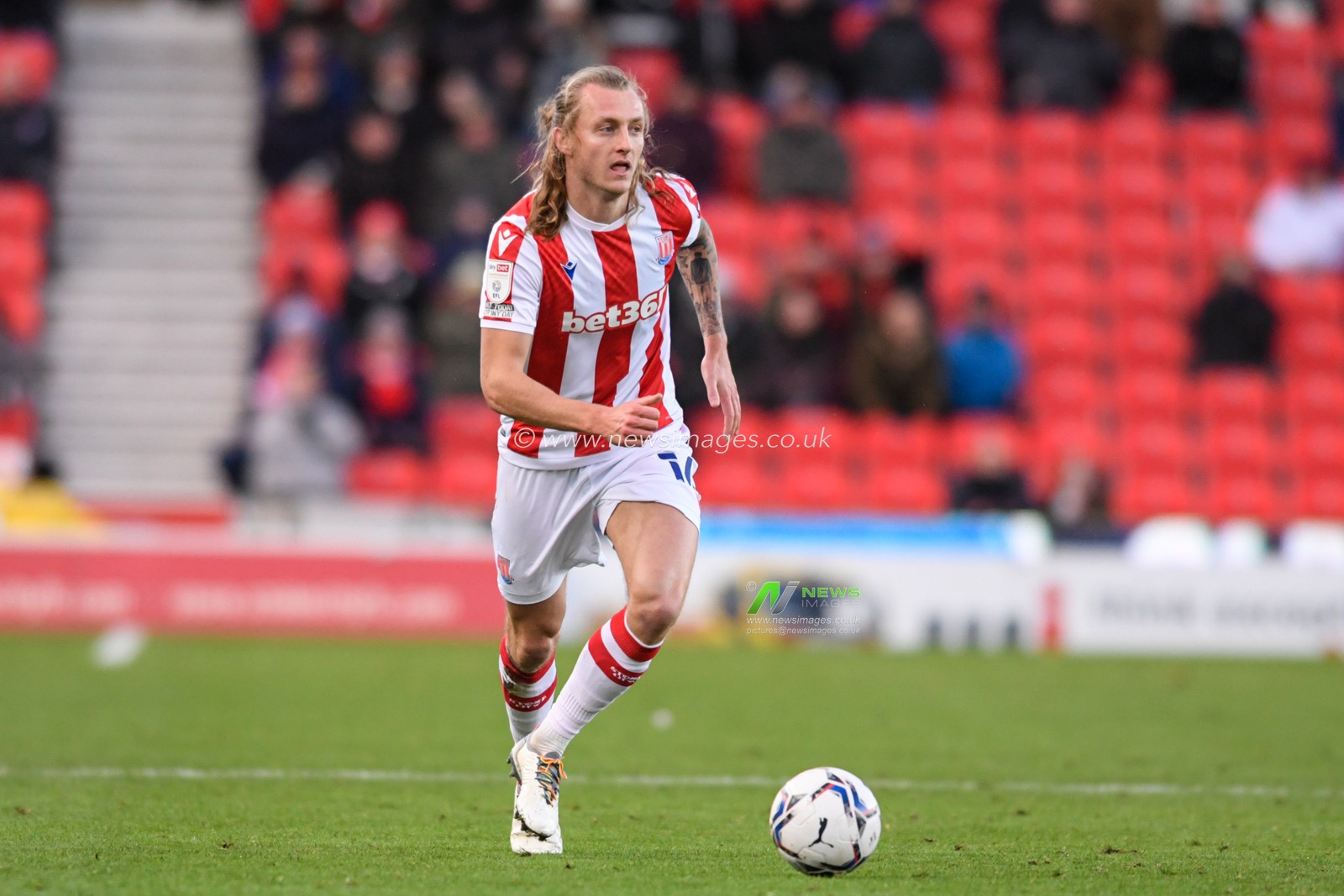 Ben Wilmot #16 of Stoke City runs forward with the ball