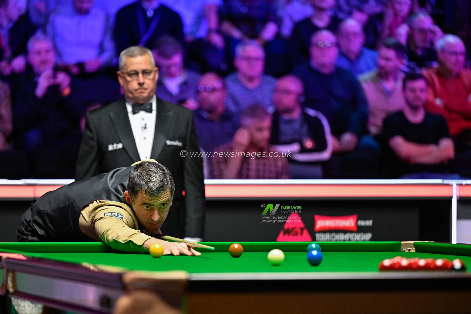 Ronnie O'Sullivan breaks, during the Johnstoneâ€™s Paint Tour Championships at Manchester Central, Manchester, United Kingdom, 5th April 2024

(Photo by Cody Froggatt/News Images)