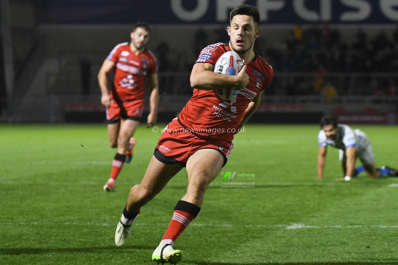 27th September 2018 , AJ Bell Stadium, Manchester, England; Betfred Super League Qualifiers, Salford Red Devils v Toulouse Olympique, Niall Evalds of Salford Red Devils scores scores a try

Credit:   Richard Long/News Images