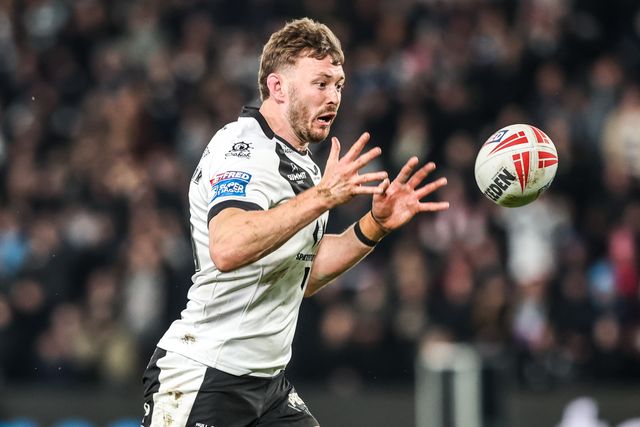 Joe Batchelor of Hull FC breaks with the ball to go over for a try during the Betfred Super League round 1 match Hull FC vs Bradford Bulls at MKM Stadium, Hull, United Kingdom on 14 February 2026

(Photo by Alfie Cosgrove/News Images)