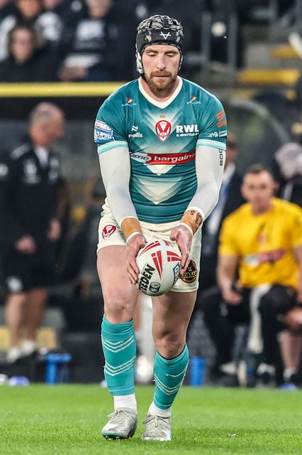 Jackson Hastings of St Helens kicks the ball up field during the Betfred Super League round 8 match Hull FC vs St Helens at MKM Stadium, Hull, United Kingdom on 16 April 2026

(Photo by Alfie Cosgrove/News Images)