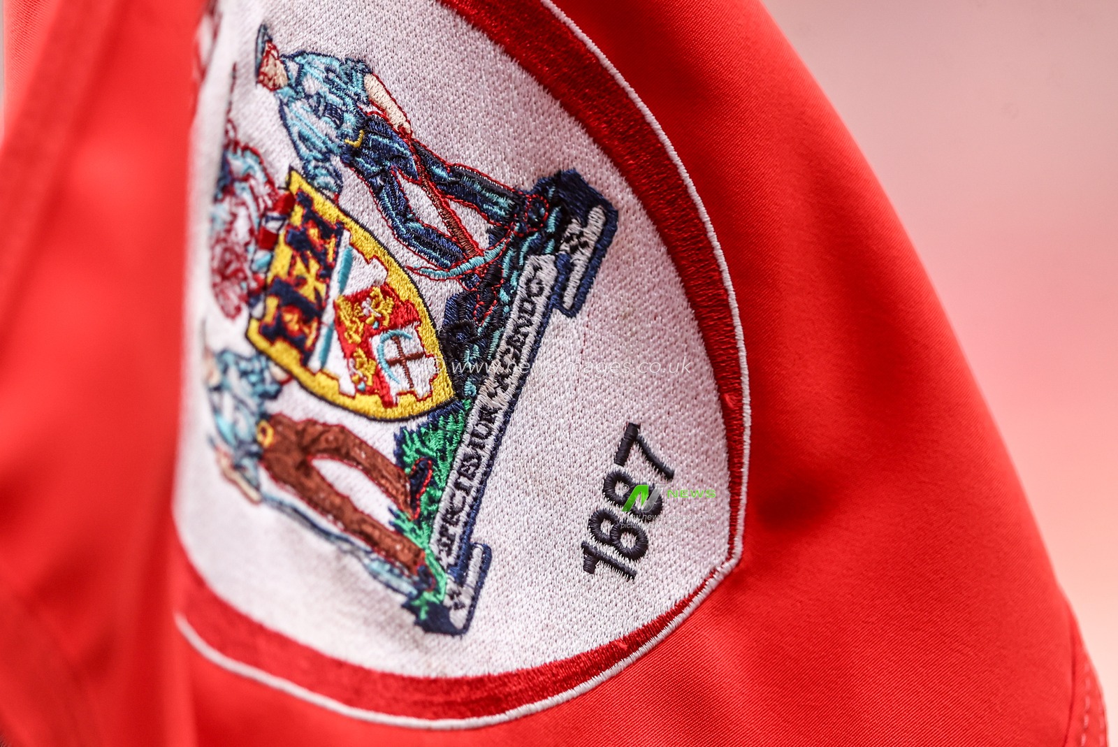 The Barnsley corner flag during the Sky Bet League One match Barnsley vs Bromley at Oakwell, Barnsley, United Kingdom on 15 August 2026

(Photo by Alfie Cosgrove/News Images)