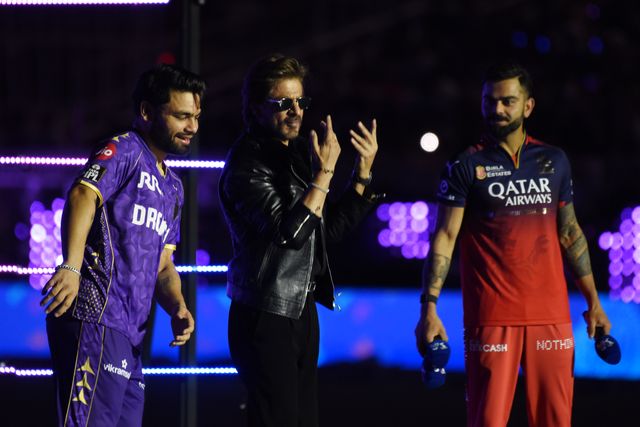 KKR Co Owner Shah Rukh Khan ,Center with  KKR Rinku Singh and RCB cricketer Virat Kohali at the  opening ceremony at Eden Garden Cricket Stadium in Kolkata on March 22,2025,Pictures by Debajyoti Chakraborty.(Photo: Debajyoti Chakraborty/News Images)