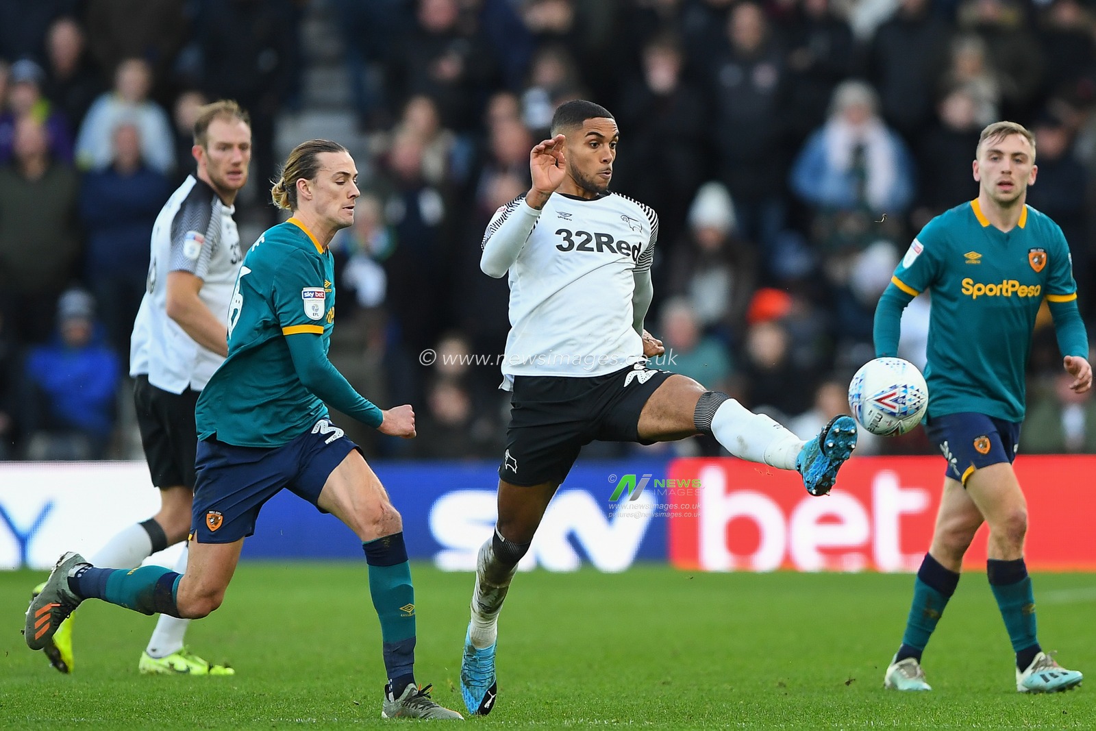 18th January 2020, Pride Park Stadium, Derby, England; Sky Bet Championship, Derby County v Hull City : Max Lowe (25) of Derby County 

Credit: Jon Hobley/News Images