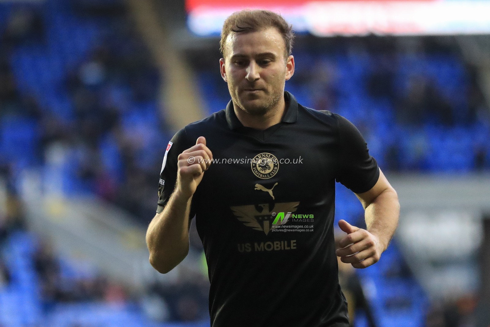 Herbie Kane #8 of Barnsley during the Sky Bet League 1 match Reading vs Barnsley at Select Car Leasing Stadium, Reading, United Kingdom, 9th December 2023

(Photo by Alfie Cosgrove/News Images)