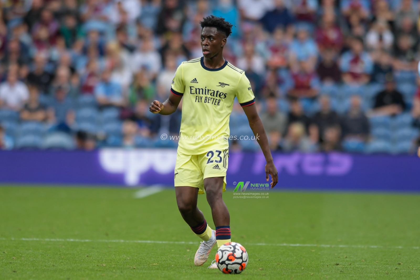 Albert Sambi Lokonga #23 of Arsenal looks for a passing option