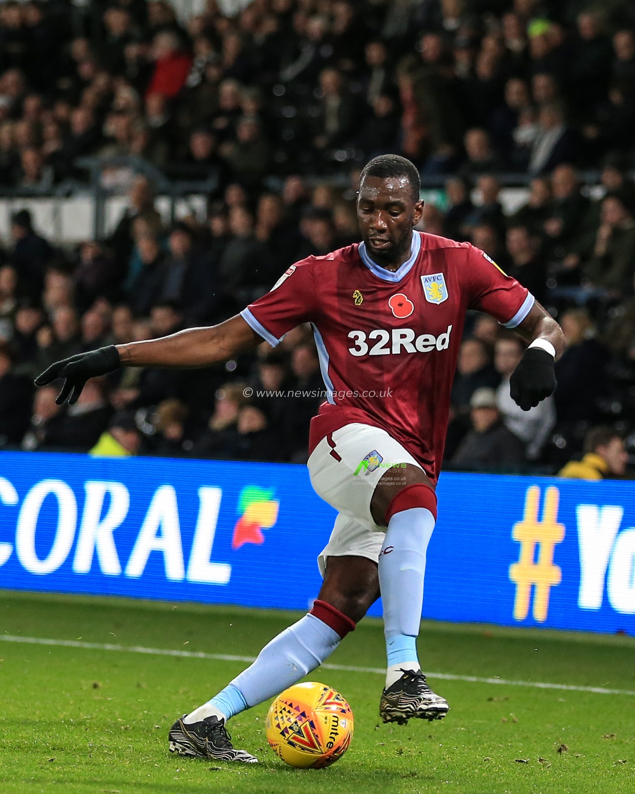 10th November 2018, Pride Park, Derby, England; Sky Bet Championship, Derby County v Aston Villa ; Yannick Bolasie (11) of Aston Villa 

Credit: Mark Cosgrove/News Images 

English Football League images are subject to DataCo Licence