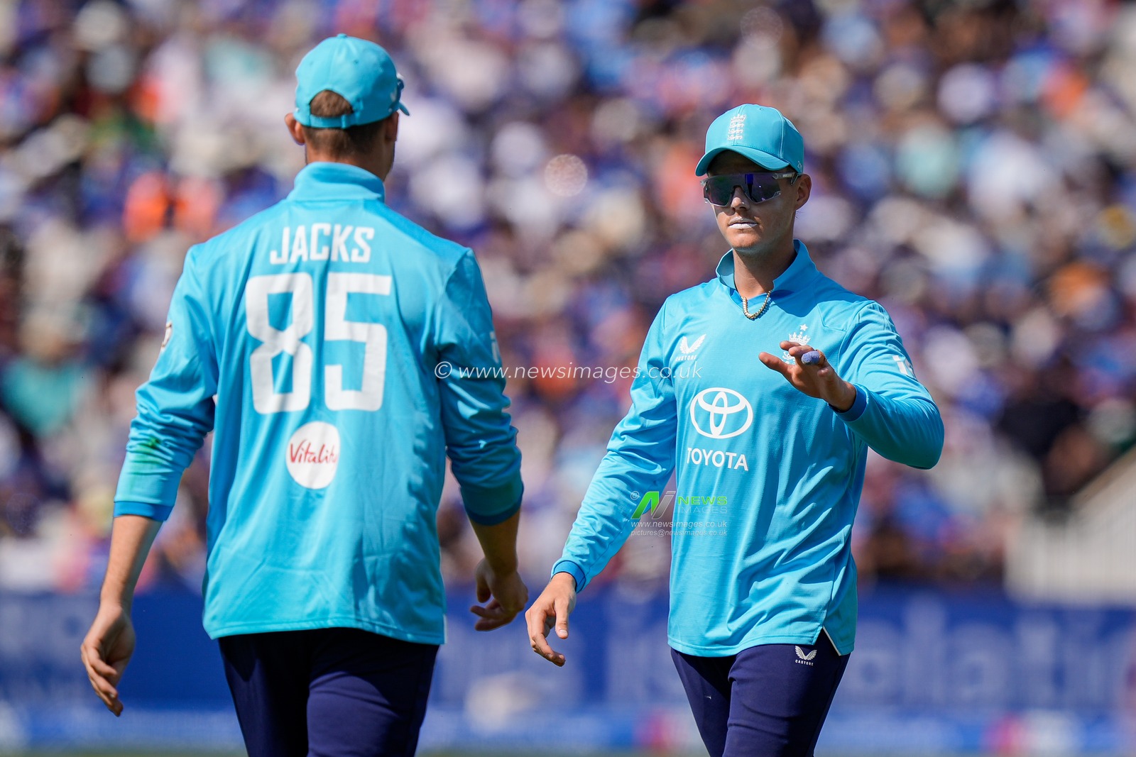 Jacob Bethell of England congratulates Will Jacks of England for good fielding during the 1st Metro Bank ODI match England vs India at Edgbaston, Birmingham, United Kingdom on 14 July 2026

(Photo by Maynard Manyowa/News Images)
