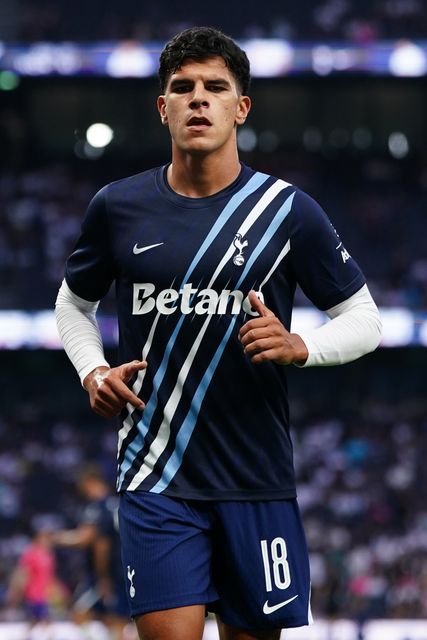 Mateus Fernandes of Tottenham Hotspur warming up during the Carabao Cup round 2 match Tottenham Hotspur vs Charlton Athletic at Tottenham Hotspur Stadium, London, United Kingdom on 26 August 2026

(Photo by Harvey Murphy/News Images)