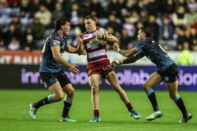 Jai Field of Wigan Warriors breaks with the ball during the Betfred Super League Semi Final 1 match Wigan Warriors vs Leigh Leopards at The Brick Community Stadium, Wigan, United Kingdom, 3rd October 2025

(Photo by Alfie Cosgrove/News Images)