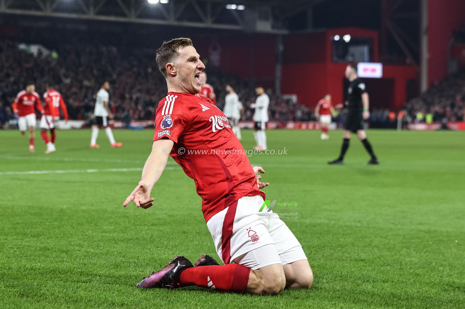 Chris Wood of Nottingham Forest celebrates his goal to make it 1-0 during the Premier League match Nottingham Forest vs Liverpool at City Ground, Nottingham, United Kingdom, 14th January 2025

(Photo by Alfie Cosgrove/News Images)