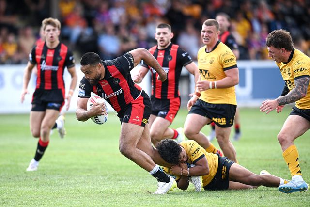 Toafofoa Sipley of Warrington Wolves runs with the ball whilst under pressure during the Betfred Super League round 21 match Castleford Tigers vs Warrington Wolves at OneBore Stadium, Castleford, Untied Kingdom on 01 August 2026

(Photo by Ben Roberts/News Images)
