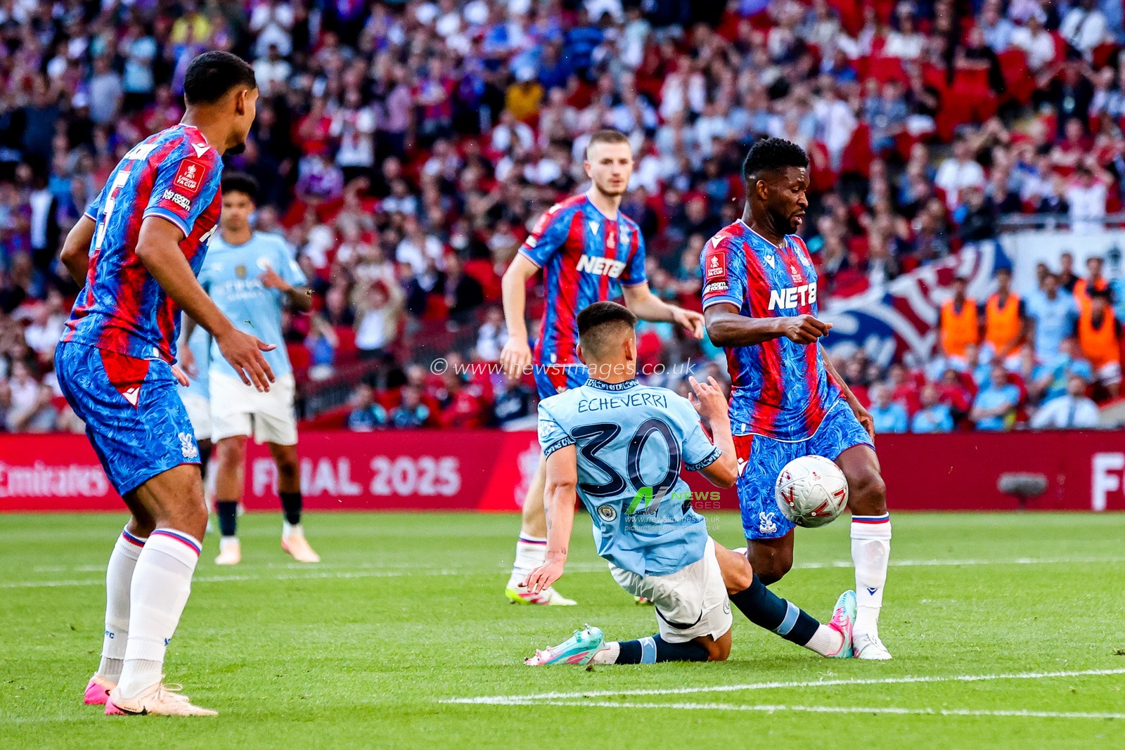 Claudio Echeverri of Manchester City shoots during the Emirates FA Cup Final match Crystal Palace vs Manchester City at Wembley Stadium, London, United Kingdom, 17th May 2025

(Photo by Alfie Cosgrove/News Images)