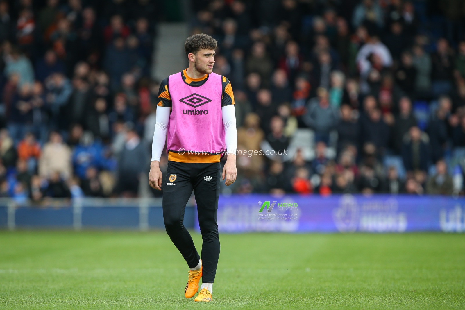 Callum Jones #28 of Hull City warms up at half time during the Sky Bet Championship match Luton Town vs Hull City at Kenilworth Road, Luton, United Kingdom, 8th May 2023

(Photo by Arron Gent/News Images)
