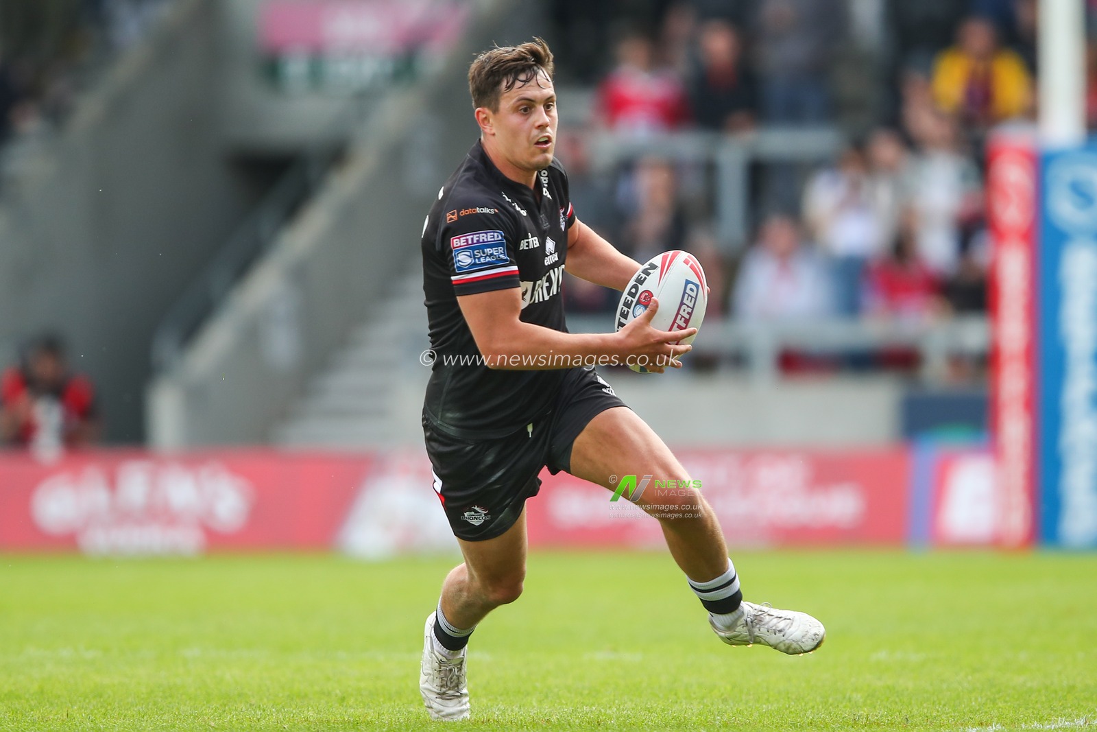 Alex Walker of London Broncos breaks with the ball during the Betfred Super League Round 13 match Salford Red Devils vs London Broncos at Salford Community Stadium, Eccles, United Kingdom, 2nd June 2024

(Photo by Gareth Evans/News Images)
