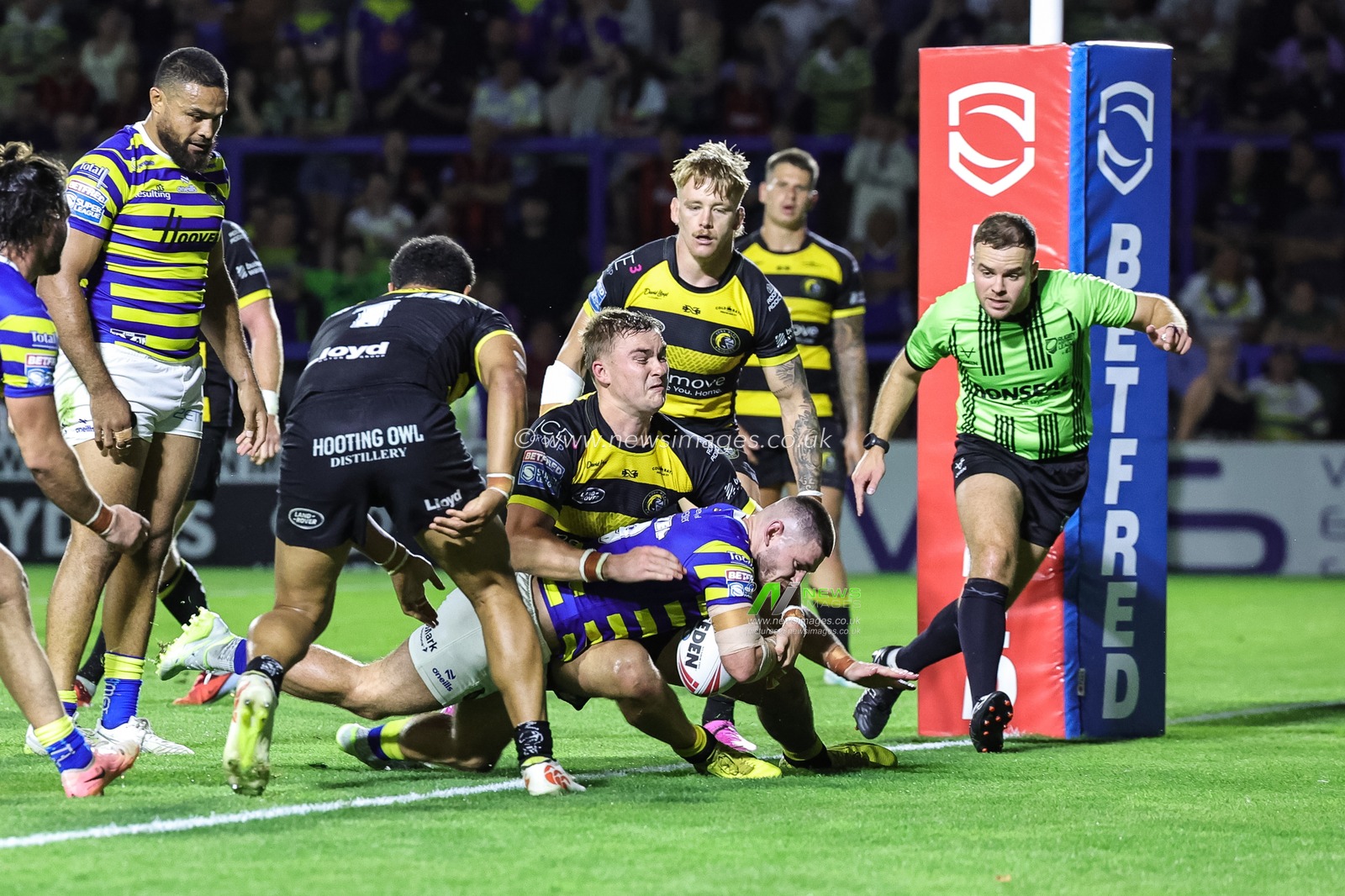 Danny Walker of Warrington Wolves goes over for a try during the Betfred Super League round 23 match Warrington Wolves vs York Knights at The Halliwell Jones Stadium, Warrington, United Kingdom on 13 August 2026

(Photo by Mark Cosgrove/News Images)