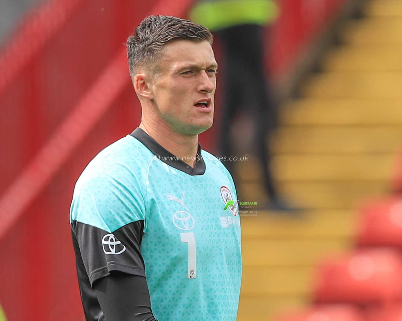 Liam Roberts #1 of Barnsley in the pregame warmup session during the Sky Bet League 1 match Barnsley vs Port Vale at Oakwell, Barnsley, United Kingdom, 5th August 2023

(Photo by Alfie Cosgrove/News Images)