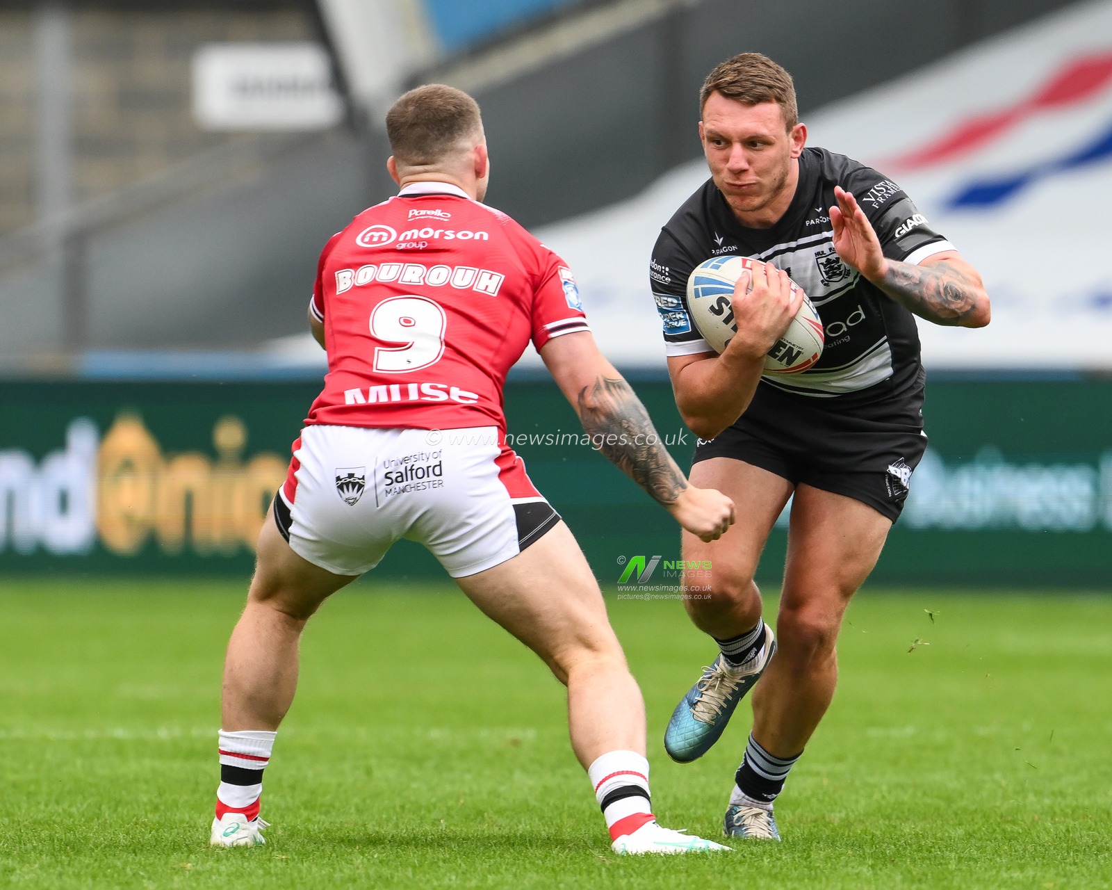 Jordan Lane Hull FC makes a break during the Betfred Super League Round 16 match Salford Red Devils vs Hull FC at Salford Community Stadium, Eccles, United Kingdom, 7th July 2024

(Photo by Craig Thomas/News Images)