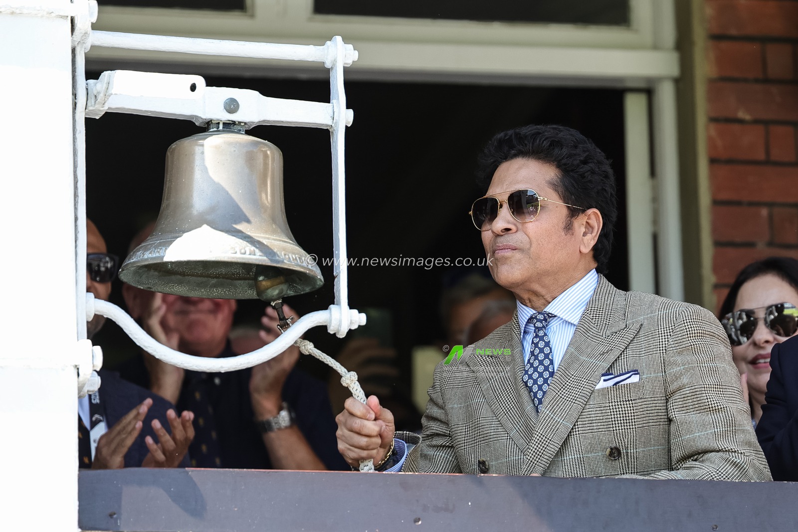 The five-minute bell is rang by Sachin Tendulkar during the 3rd Rothesay Test Match Day 1 England v India at Lords, London, United Kingdom, 10th July 2025

(Photo by Mark Cosgrove/News Images)