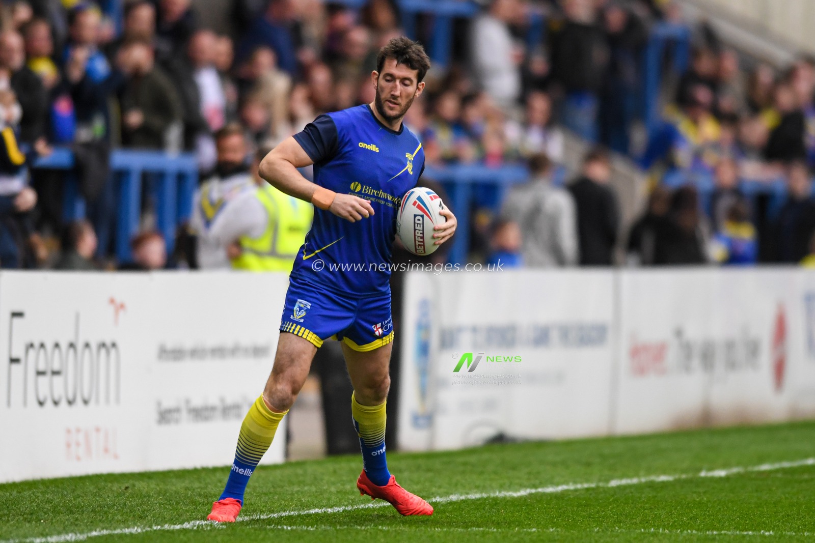 Stefan Ratchford #1 of Warrington Wolves during the warm up