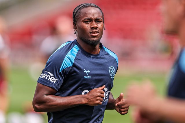 Reyes Cleary of Barnsley in the pregame warmup session during the Sky Bet League One match Barnsley vs Bromley at Oakwell, Barnsley, United Kingdom on 15 August 2026

(Photo by Alfie Cosgrove/News Images)