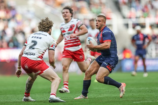 Mikey Lewis of Hull KR breaks with the ball during the Betfred Magic Weekend 2025 match Hull KR vs Salford Red Devils at St. James's Park, Newcastle, United Kingdom, 3rd May 2025

(Photo by Mark Cosgrove/News Images)