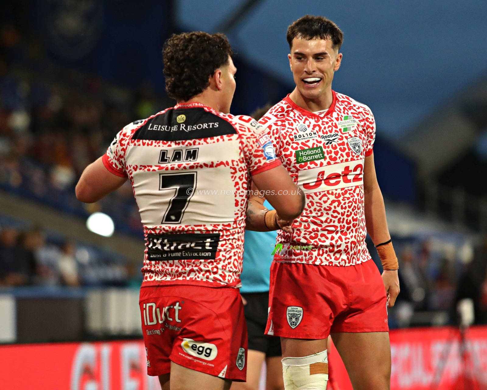 Lachlan Lam of Leigh Leopards celebrates his try during the Betfred Super League Round 13 match Huddersfield Giants vs Leigh Leopards at John Smith's Stadium, Huddersfield, United Kingdom, 29th May 2025

(Photo by Sam Eaden/News Images)