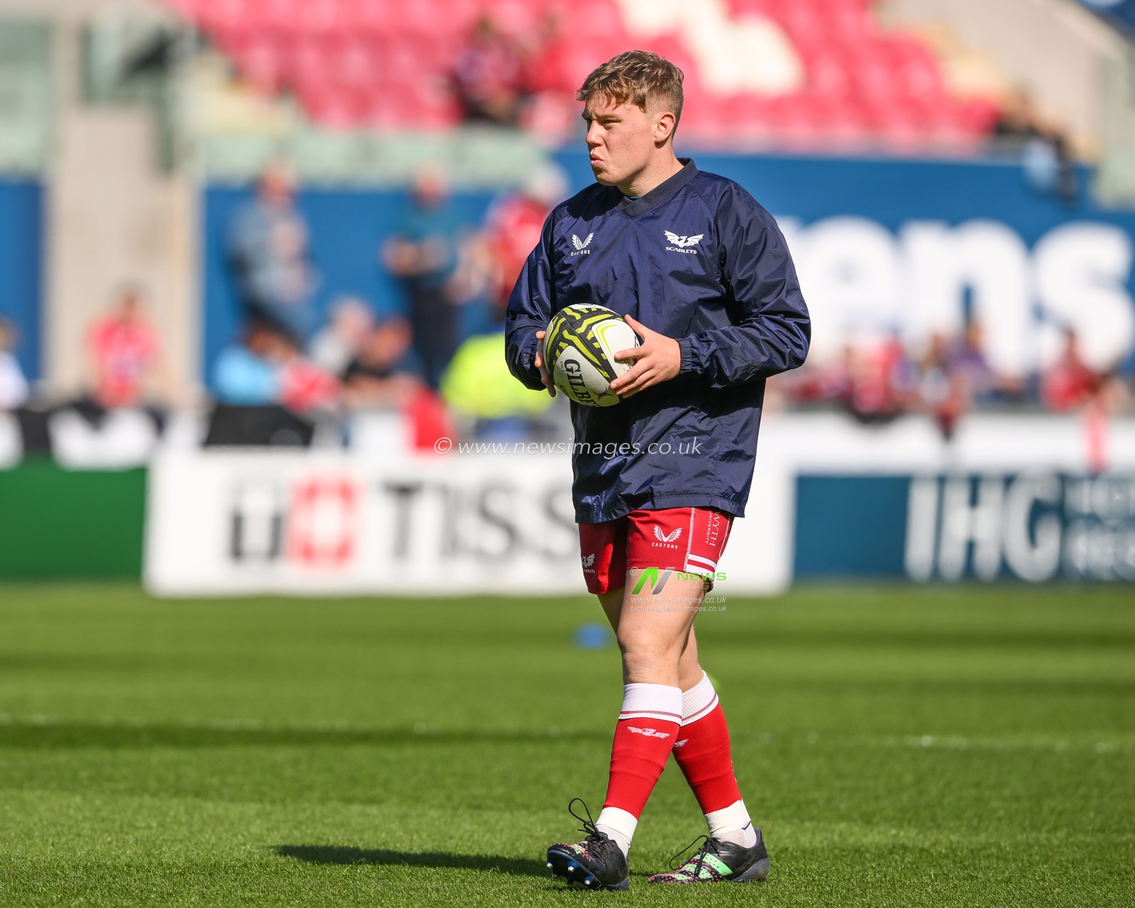 Sam Costelow of Scarlets during pre match warm up ahead of the European Challenge Cup Semi-Final match Llanelli Scarlets vs Glasgow Warriors at Parc y Scarlets, Llanelli, United Kingdom, 29th April 2023

(Photo by Craig Thomas/News Images)