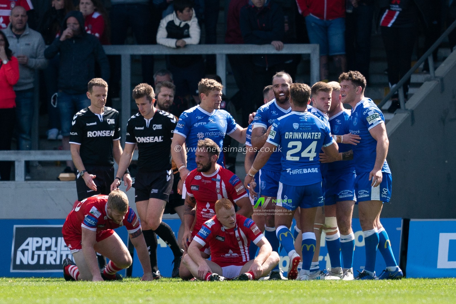 Hull Kingston Rovers Danny Addy celebrates scoring his sides fourth try


11th May 2019 , AJ Bell Stadium, Eccles, England; Coral Challenge Cup 2019, Round 6, Salford Red Devils vs Hull KR ;


Credit: Terry Donnelly/News Images