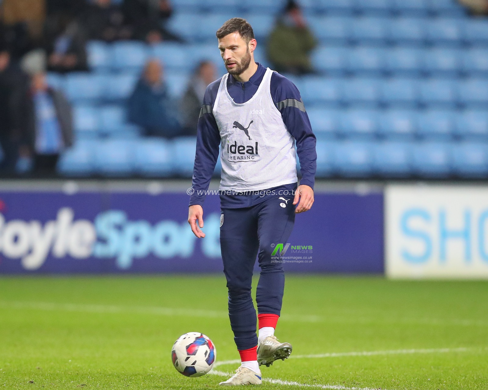 Erik Pieters #15 of West Bromwich Albion during the pre-game warm up ahead of the Sky Bet Championship match Coventry City vs West Bromwich Albion at Coventry Building Society Arena, Coventry, United Kingdom, 21st December 2022

(Photo by Gareth Evans/News Images)