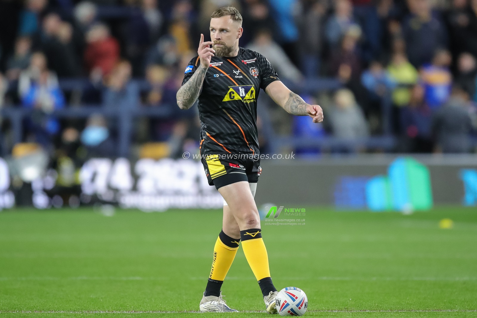 Former Leeds man Blake Austin #46 of Castleford Tigers during the pre match warm up ahead of the Betfred Super League Round 27 match Leeds Rhinos vs Castleford Tigers at Headingley Stadium, Leeds, United Kingdom, 22nd September 2023

(Photo by James Heaton/News Images)