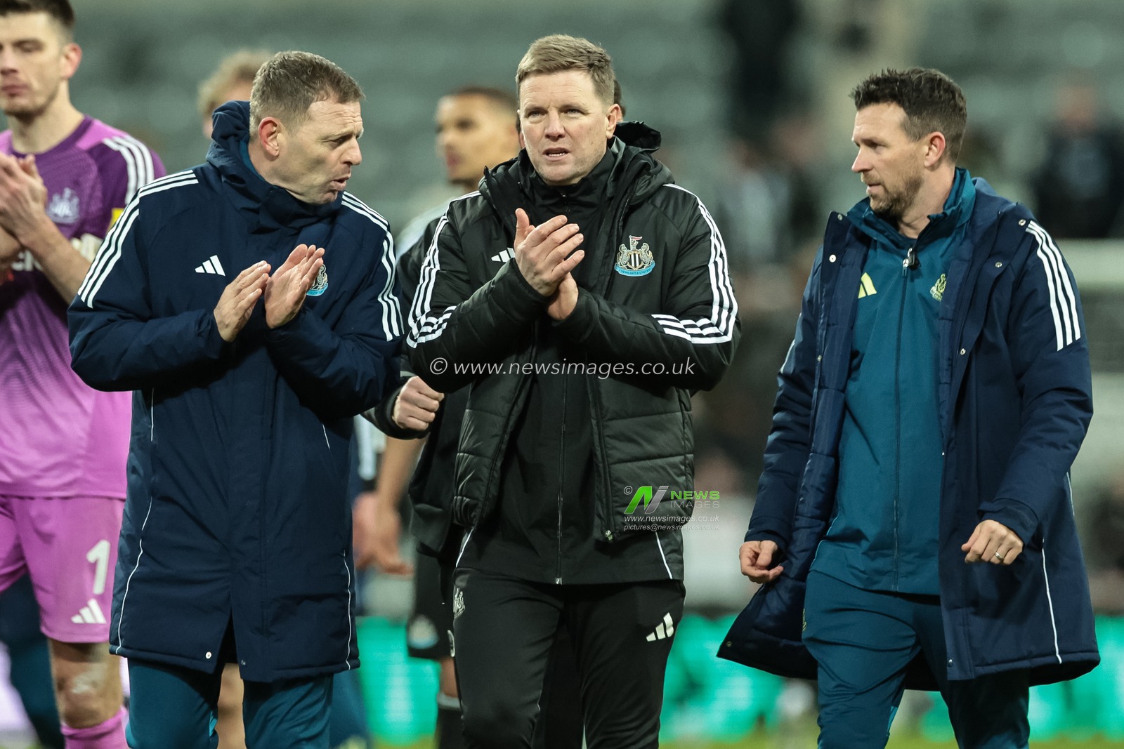 Eddie Howe manager of Newcastle United applauds the fans after the final whistle during the Carabao Cup Semi-finals First Leg Newcastle United vs Manchester City at St. James's Park, Newcastle, United Kingdom, 13th January 2026

(Photo by Mark Cosgrove/News Images)