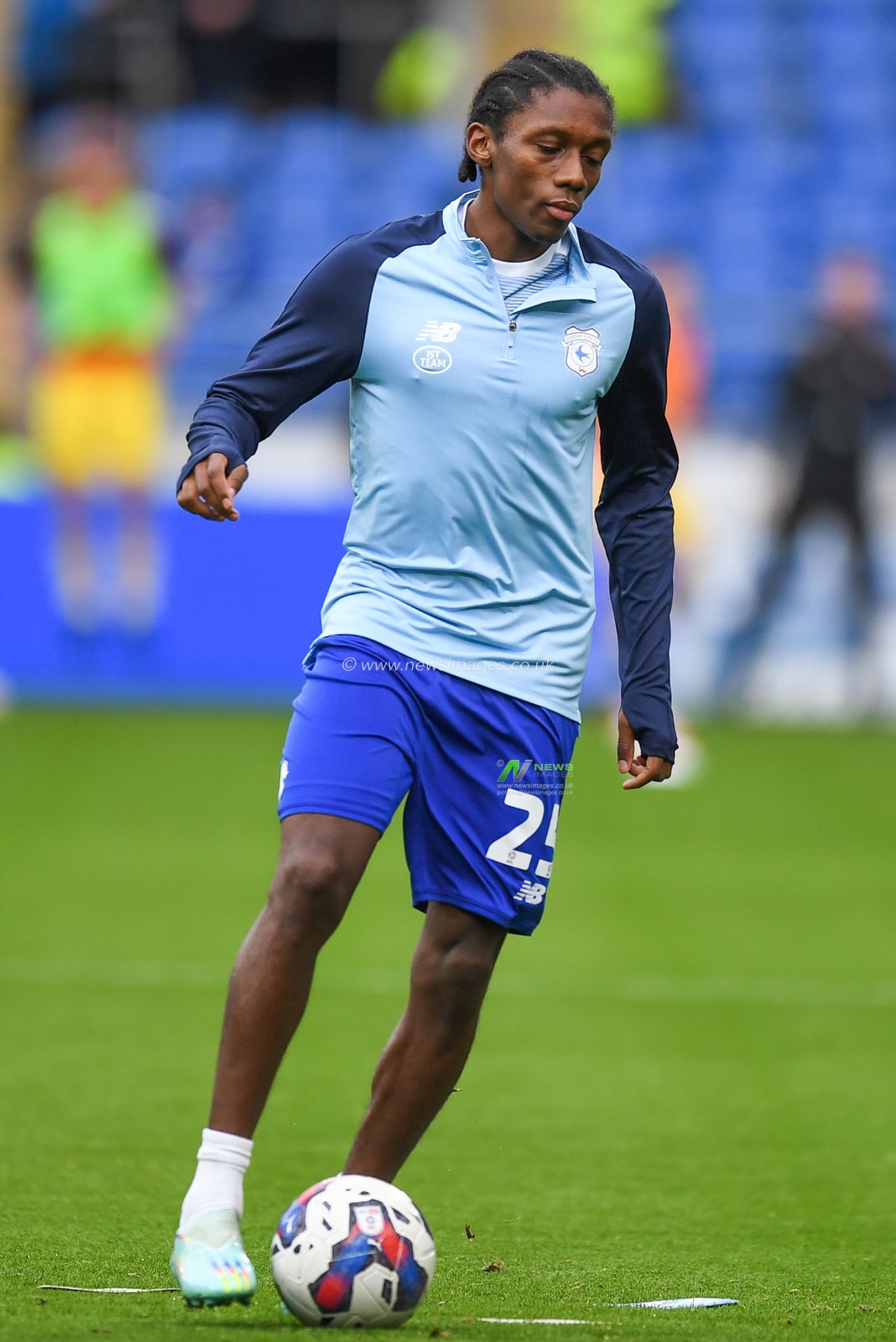 Jaden Philogene-Bidace #25 of Cardiff City  during the pre-game warmup during the Sky Bet Championship match Cardiff City vs Rotherham United at Cardiff City Stadium, Cardiff, United Kingdom, 29th October 2022

(Photo by Mike Jones/News Images)