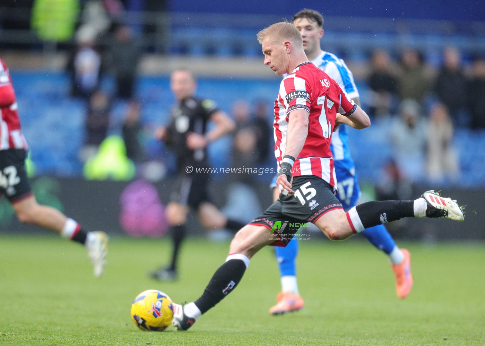 Ben Mee of Sheffield United clears the ball up field during the Sky Bet Championship match Sheffield Wednesday vs Sheffield United at Hillsborough, Sheffield, United Kingdom, 23rd November 2025

(Photo by Richard Bierton/News Images)

*** GER AUT SUI OUT ***