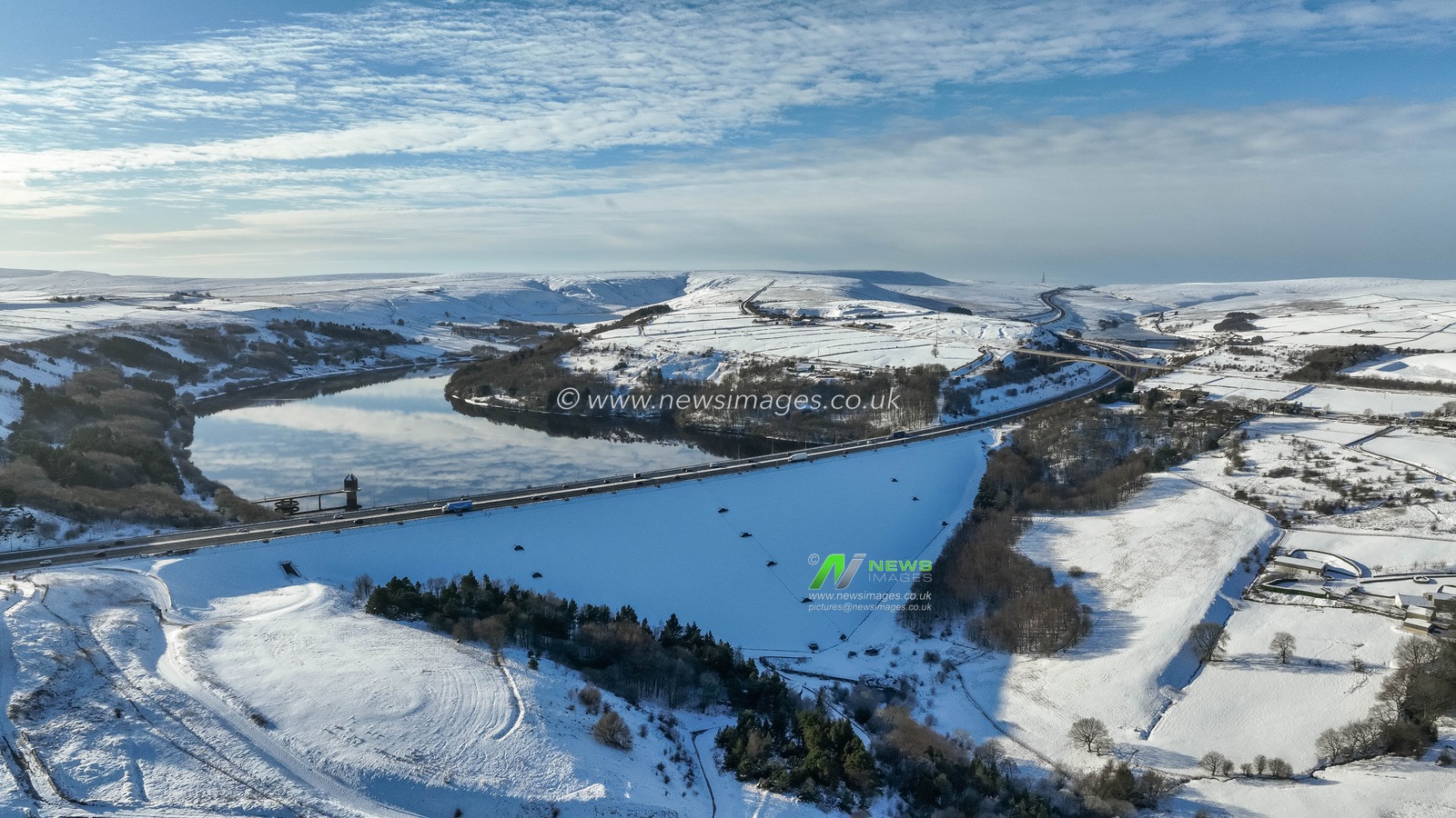 Heavy Snow over the hills of Scammonden Bridge and Reservoir areas of West Yorkshire and a free running M62, Kirklees, United Kingdom, 11th January 2025

(Photo by Mark Cosgrove/News Images)