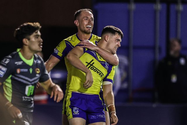 Josh Thewlis of Warrington Wolves celebrates his try during the Betfred Super League Round 22 match Warrington Wolves vs Catalans Dragons at Halliwell Jones Stadium, Warrington, United Kingdom, 14th August 2025

(Photo by Alfie Cosgrove/News Images)