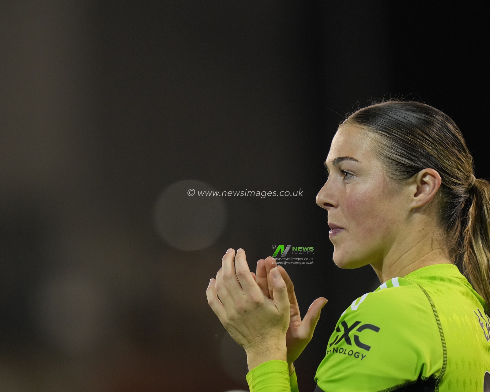 Mary Earps #27 of Manchester United salutes the fans after  the The FA Women's Super League match Manchester United Women vs Arsenal Women at Leigh Sports Village, Leigh, United Kingdom, 6th October 2023

(Photo by Steve Flynn/News Images)