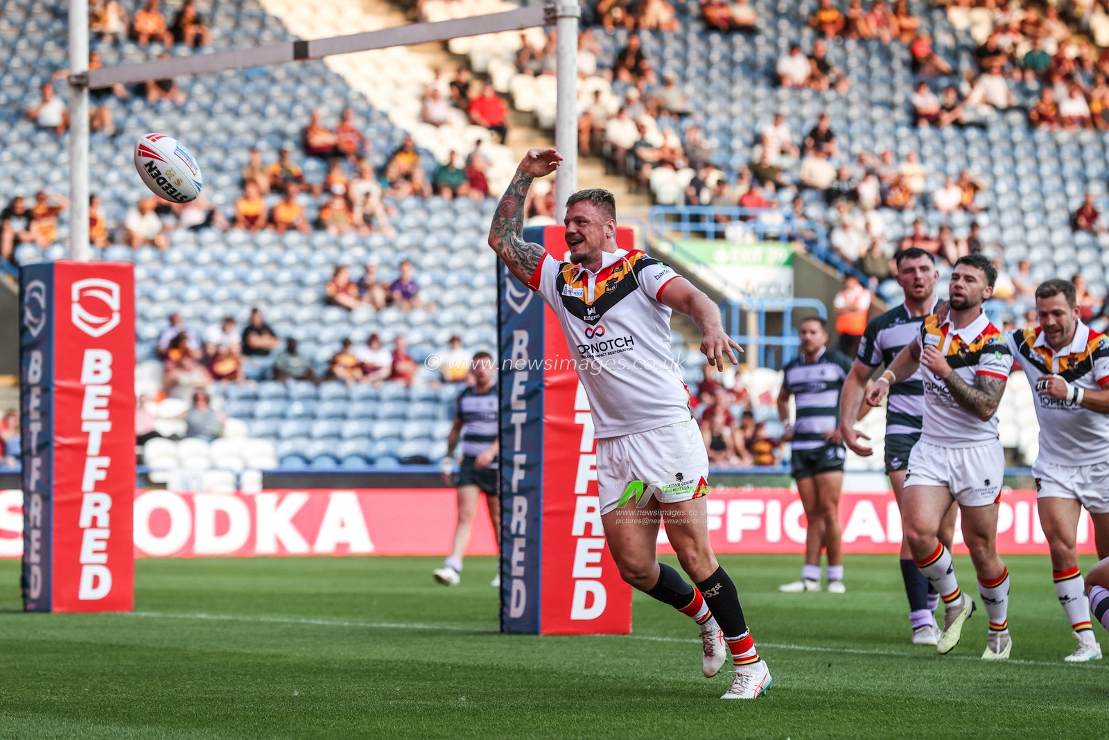 Betfred Super League round 18 Huddersfield Giants v Bradford Bulls