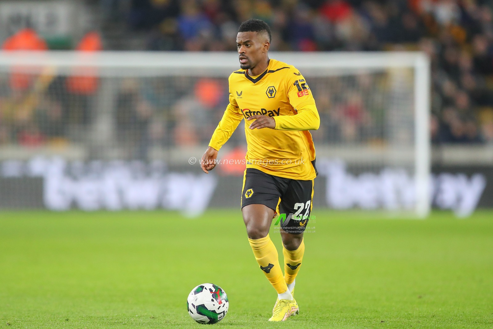 NÃ©lson Semedo #22 of Wolverhampton Wanderers in action during the Carabao Cup Fourth Round match Wolverhampton Wanderers vs Gillingham at Molineux, Wolverhampton, United Kingdom, 20th December 2022

(Photo by Gareth Evans/News Images)