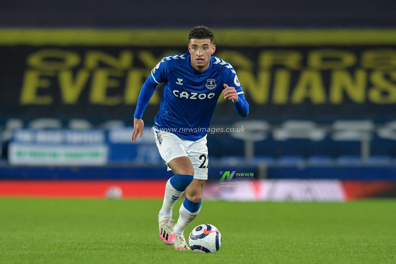 Ben Godfrey #22 of Everton runs forward with the ball