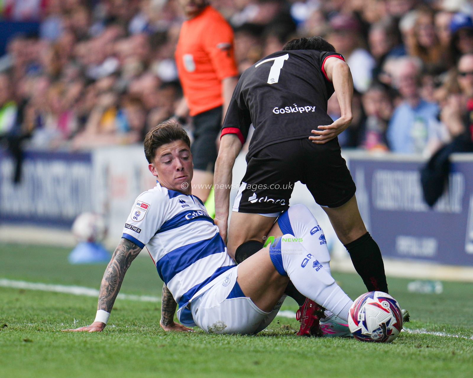 Harrison Ashby of Queens Park Rangers tries to win the ball whilst on the ground during the Sky Bet Championship match Queens Park Rangers vs Bristol City at Kiyan Prince Foundation Stadium, London, United Kingdom, 12th April 2025

(Photo by Harvey Murphy/News Images)