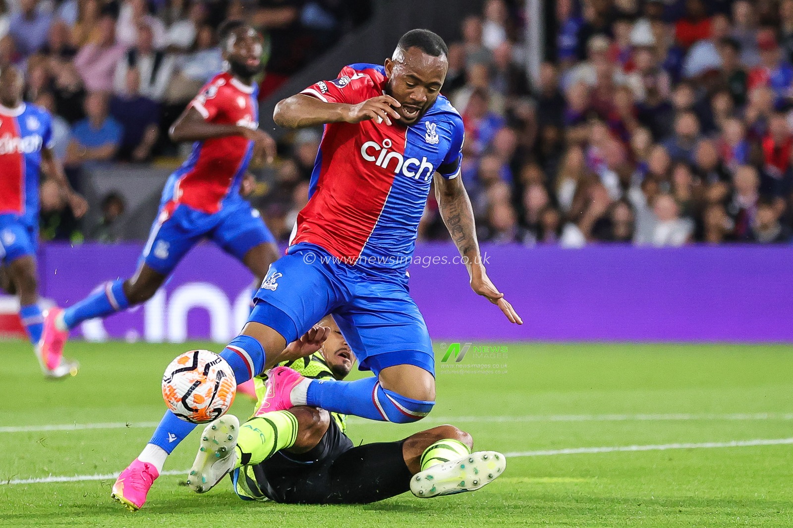 William Saliba #2 of Arsenal tackles Jordan Ayew #9 of Crystal Palace inside the penalty area during the Premier League match Crystal Palace vs Arsenal at Selhurst Park, London, United Kingdom, 21st August 2023

(Photo by Mark Cosgrove/News Images)