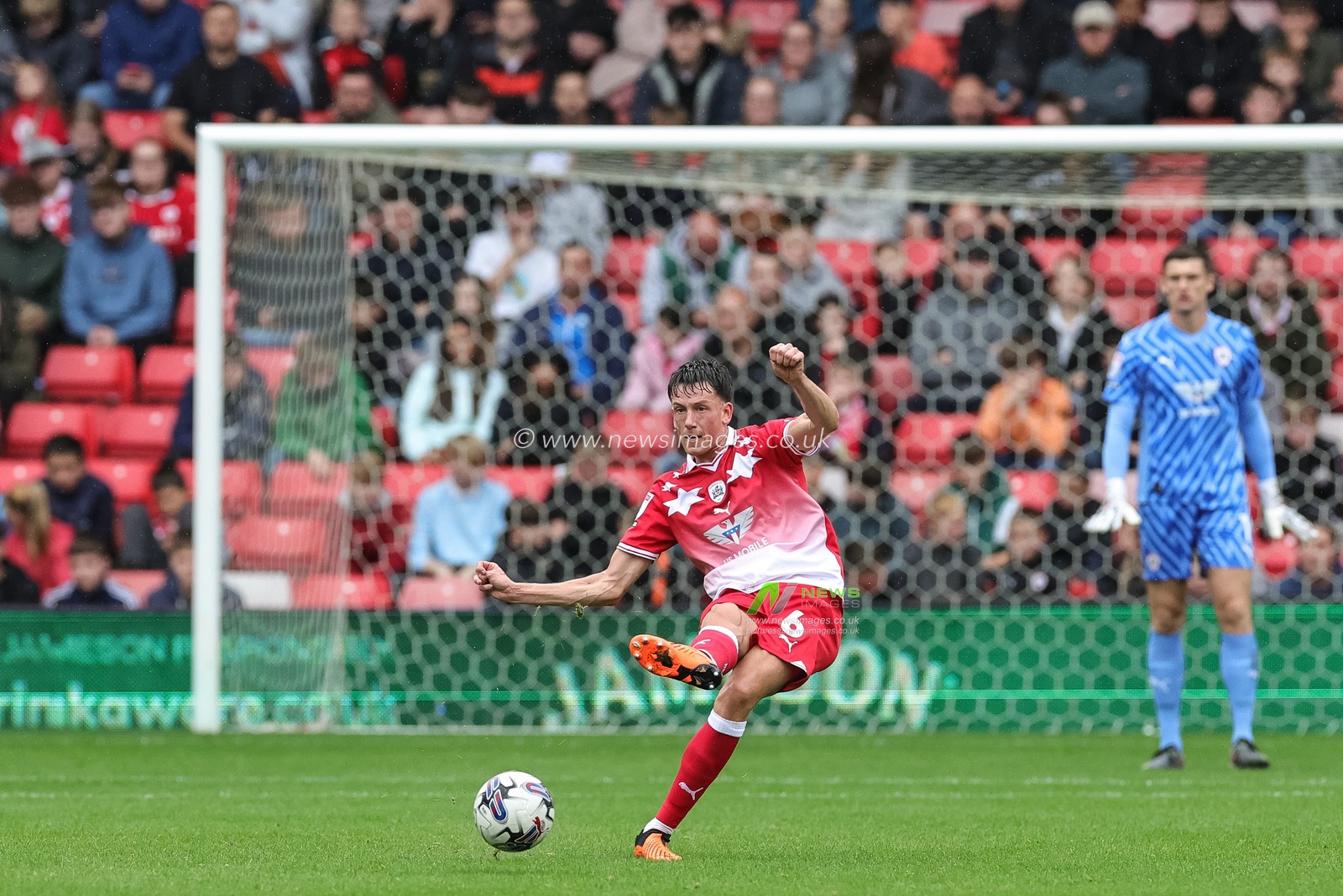 MaÃ«l de Gevigney #6 of Barnsley clears the ball during the Sky Bet League 1 match Barnsley vs Blackpool at Oakwell, Barnsley, United Kingdom, 30th September 2023

(Photo by Mark Cosgrove/News Images)