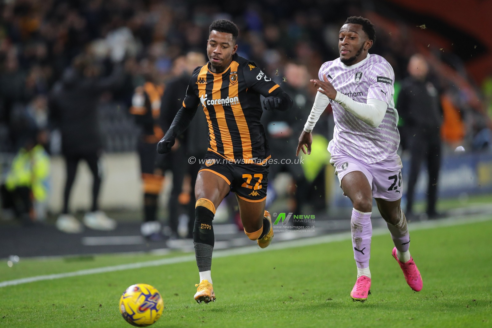 Jason Eyenga-Lokilo #22 of Hull City and Sebastian Revan #28 of Rotherham United battle for the ball during the Sky Bet Championship match Hull City vs Rotherham United at MKM Stadium, Hull, United Kingdom, 28th November 2023

(Photo by James Heaton/News Images)