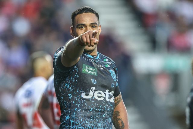 Joe Ofahengaue of Leigh Leapords celebrates his try during the Betfred Super League round 19 match St Helens vs Leigh Leopards at Totally Wicked Stadium, St Helens, United Kingdom, 17th July 2025

(Photo by Alfie Cosgrove/News Images)
