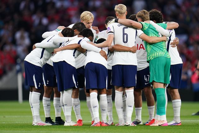 Tottenham players huddle ahead of kick off during the Carabao Cup round 2 match Tottenham Hotspur vs Charlton Athletic at Tottenham Hotspur Stadium, London, United Kingdom on 26 August 2026

(Photo by Harvey Murphy/News Images)