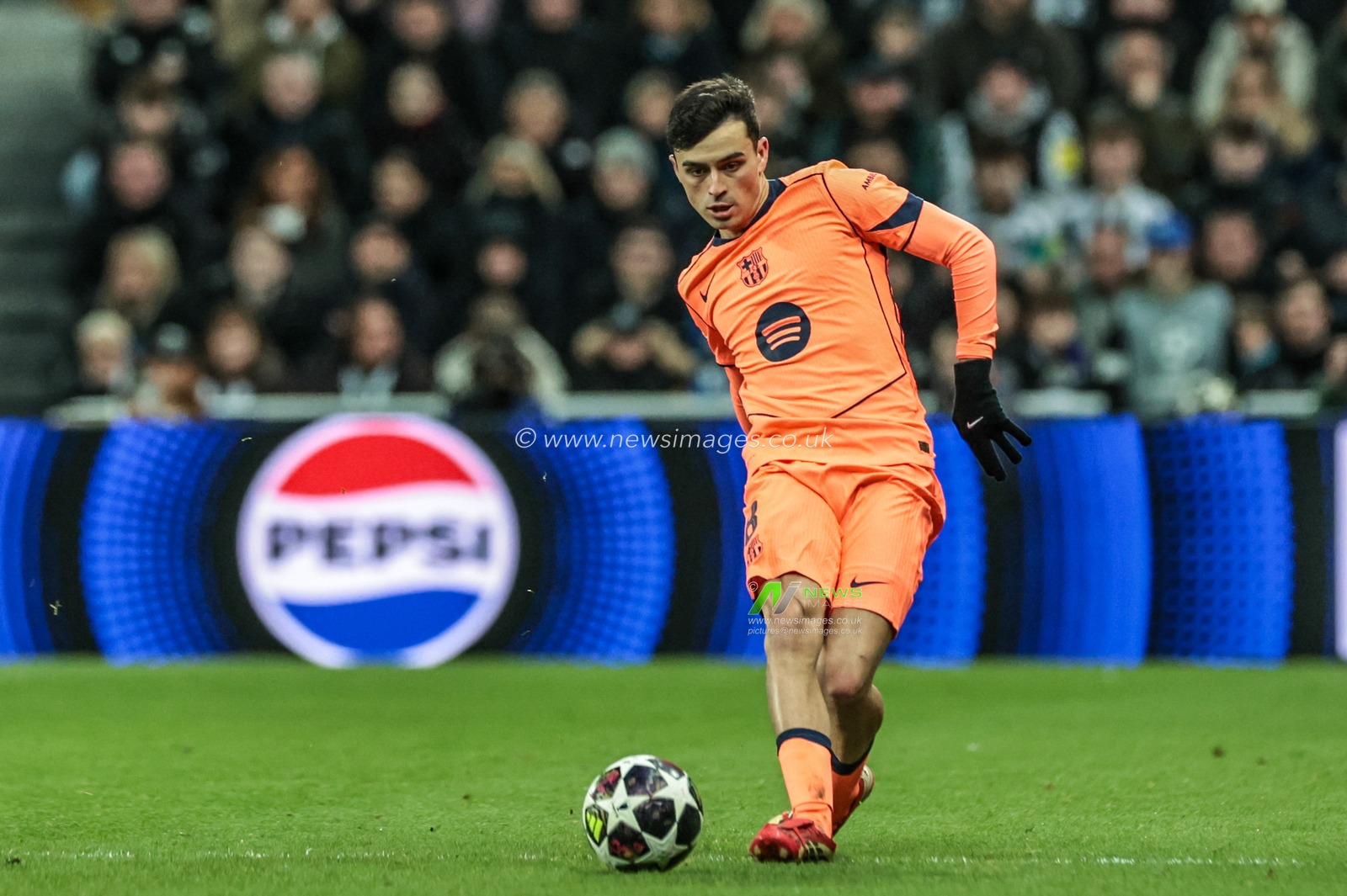 Pedri of Barcelona passes the ball during the UEFA Champions League Last 16 match Newcastle Untied vs Barcelona at St. James's Park, Newcastle, United Kingdom on 10 March 2026

(Photo by Mark Cosgrove/News Images)