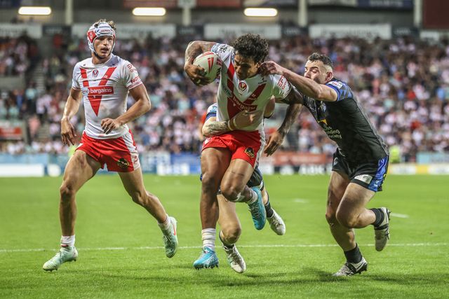 Tristan Sailor of St. Helens goes over for a try during the Betfred Super League round 15 match St Helens vs Leeds Rhinos at Totally Wicked Stadium, St Helens, United Kingdom, 20th June 2025

(Photo by Alfie Cosgrove/News Images)