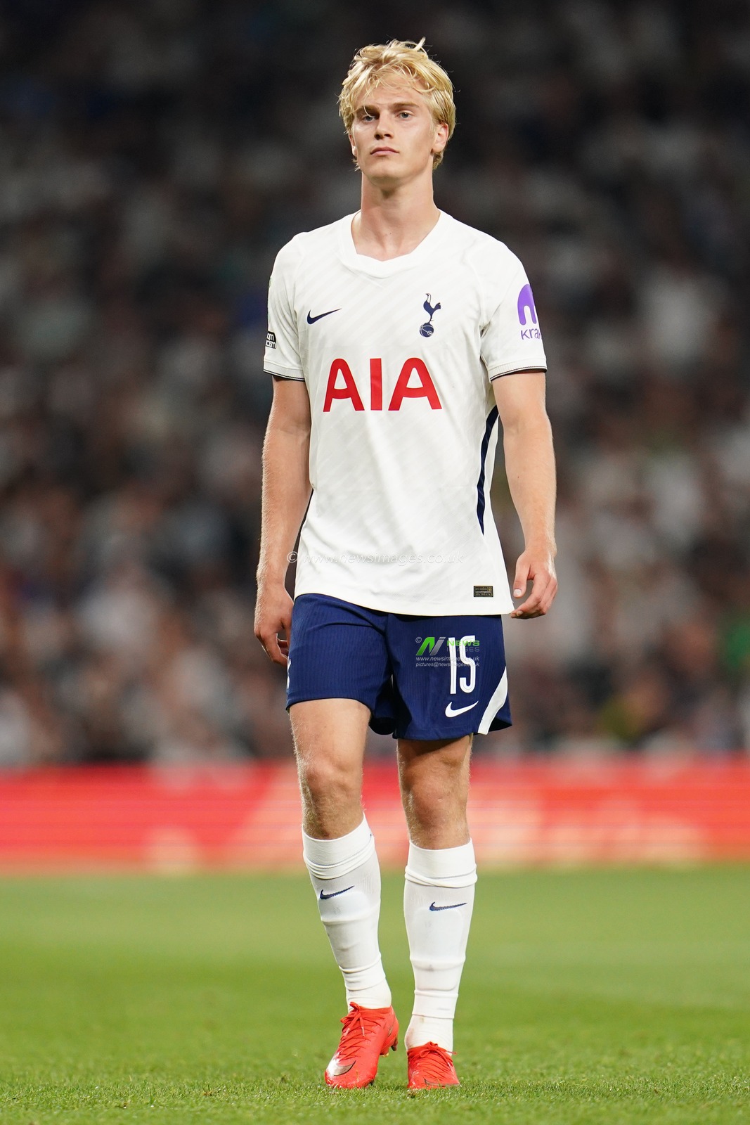 Lucas Bergvall of Tottenham Hotspur during the Carabao Cup round 2 match Tottenham Hotspur vs Charlton Athletic at Tottenham Hotspur Stadium, London, United Kingdom on 26 August 2026

(Photo by Harvey Murphy/News Images)