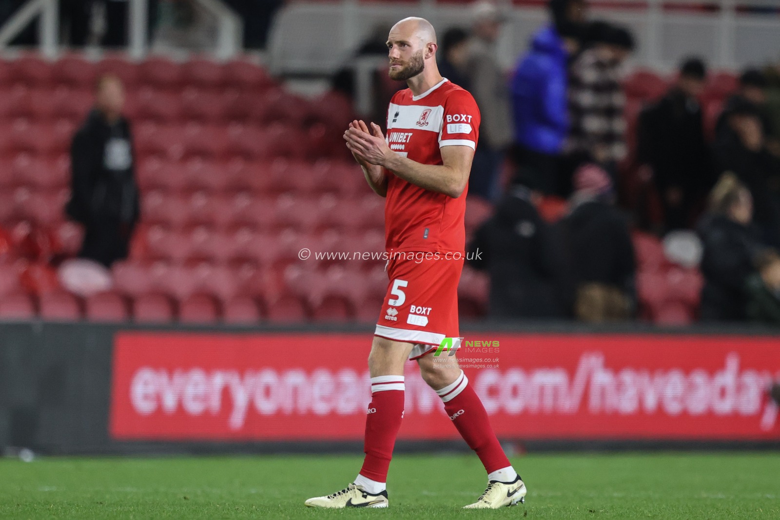 Matthew Clarke of Middlesbrough applauds the fans after the game during the Sky Bet Championship match Middlesbrough vs Sheffield United at Riverside Stadium, Middlesbrough, United Kingdom, 23rd October 2024

(Photo by Alfie Cosgrove/News Images)